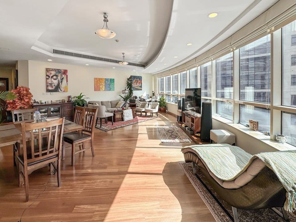 Photograph 2 of 10 of an apartment in Dubai Marina & Emaar Beachfront.