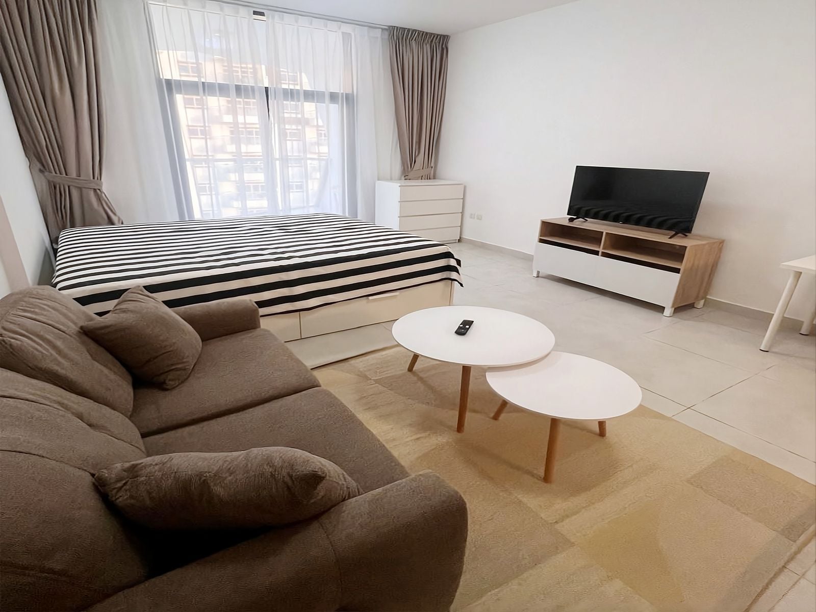 The main photograph of an apartment in Dubai Silicon Oasis.