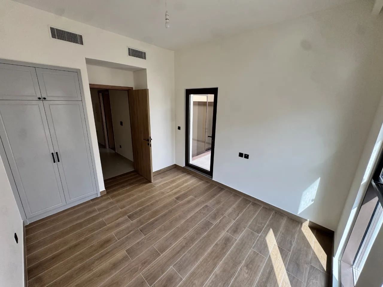 Photograph 7 of 10 of a townhouse in DAMAC Lagoons.
