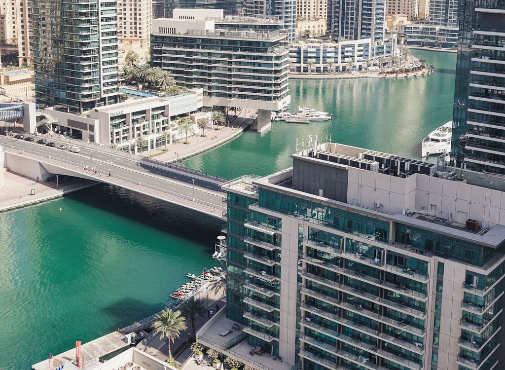 The main photograph of an apartment in Dubai Marina & Emaar Beachfront.